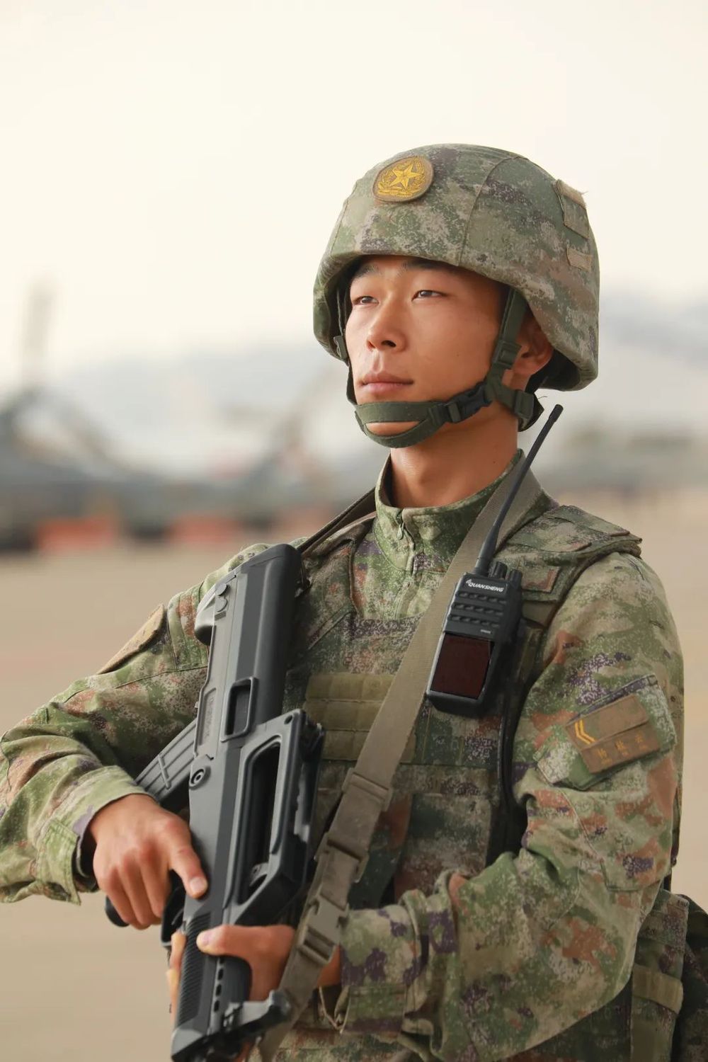 『最新軍裝揭秘，潮流與威嚴(yán)并存』
