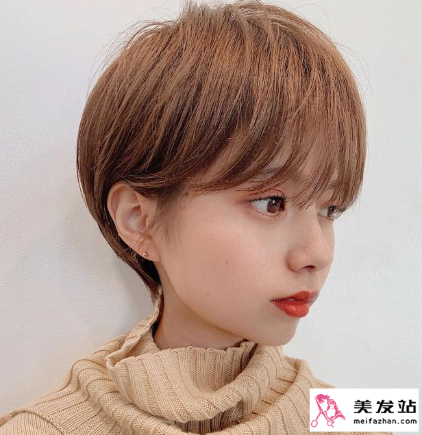 最新款短發(fā)發(fā)型女，小巷深處的時(shí)尚靈感與秘密圖片分享
